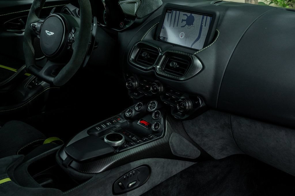 Used 2023 Aston Martin V8 Vantage Coupe RWD image 23