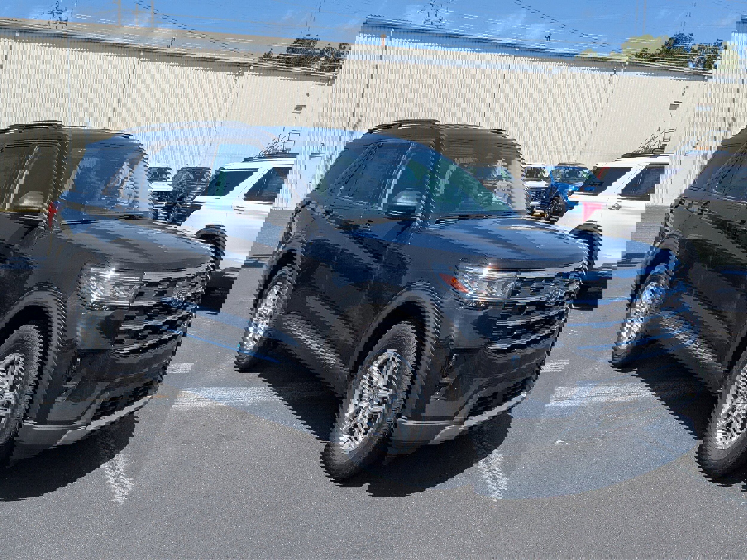 New 2025 Ford Explorer Active w/ Active Comfort Package image 2