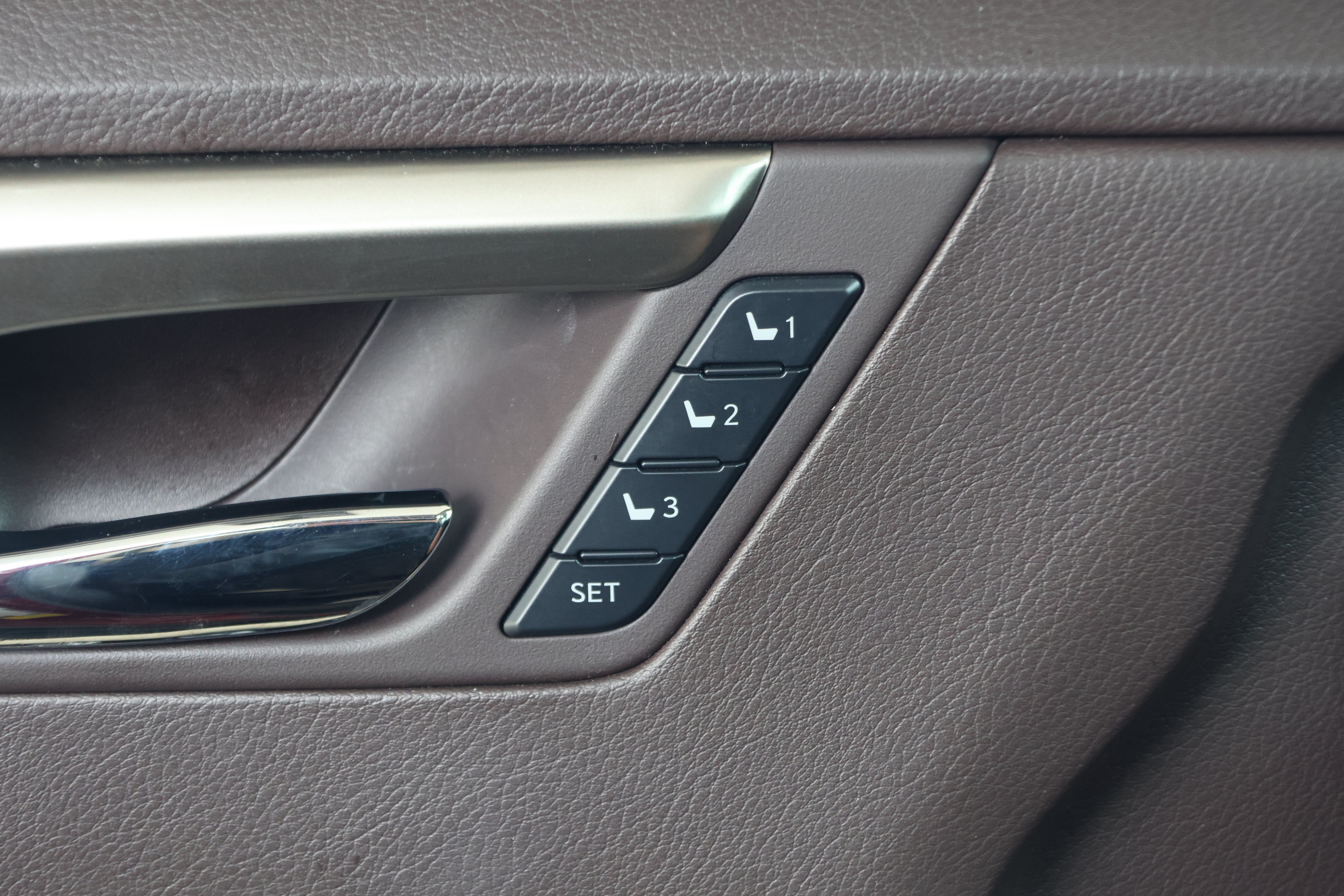 Used 2019 Lexus RX 450h AWD w/ Luxury Package image 13