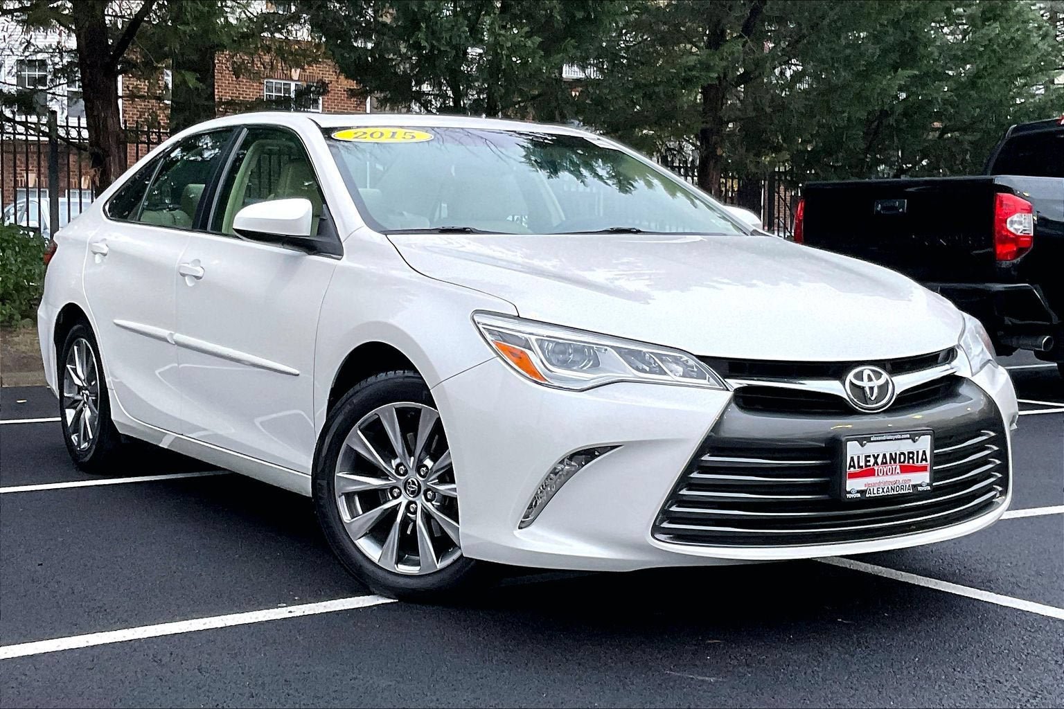 Used 2015 Toyota Camry XLE FWD image 2