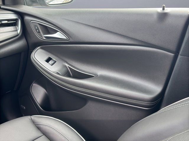 Used 2025 Buick Encore GX Avenir w/ Avenir Technology Package image 25