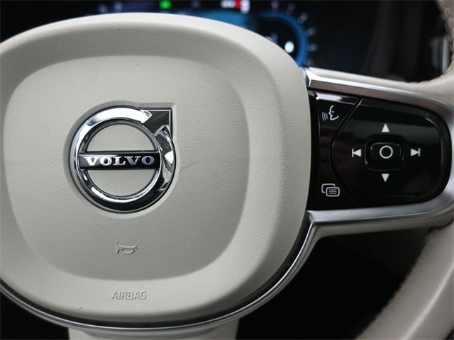 Used 2024 Volvo XC60 B5 Plus image 28