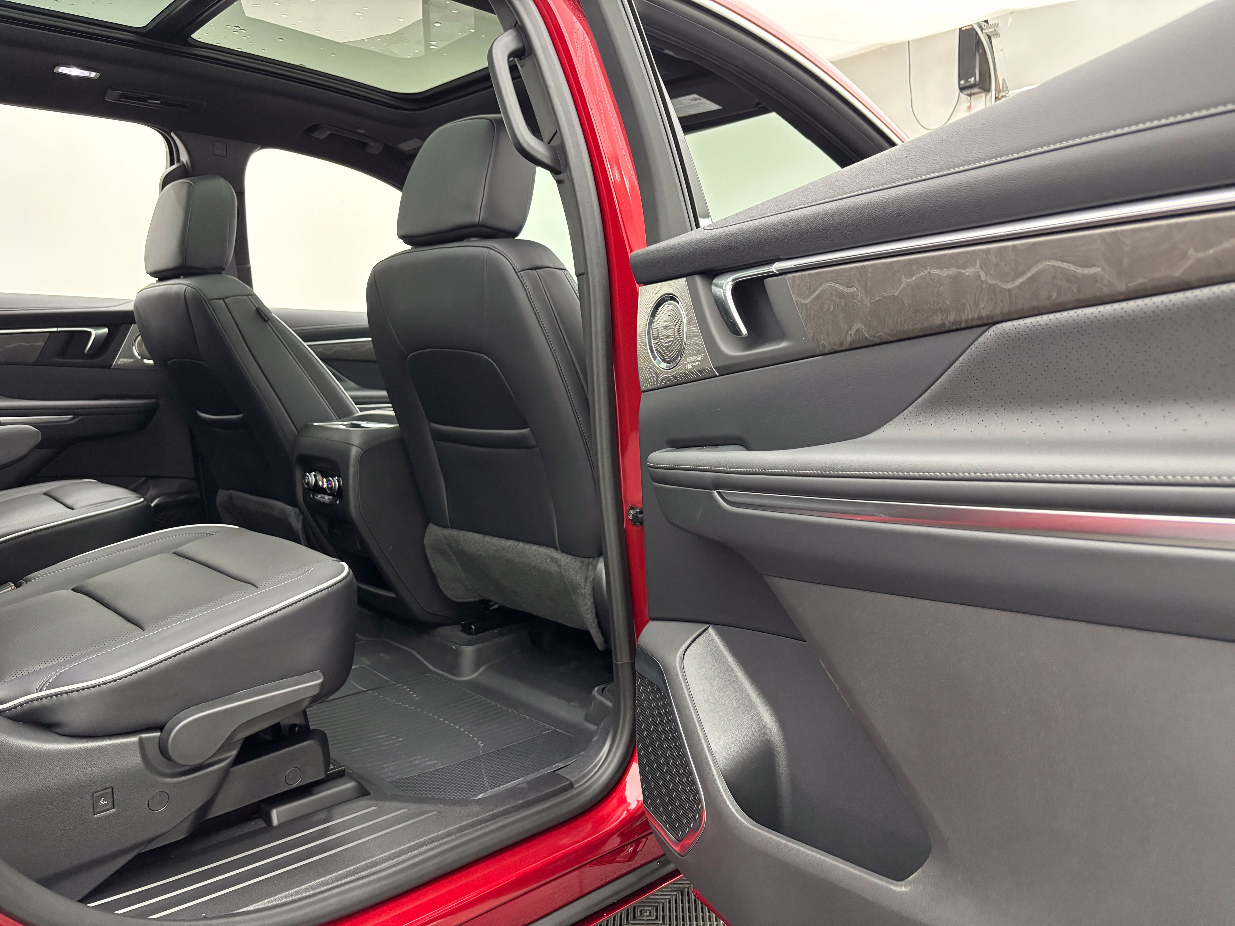 New 2027 Buick Enclave Avenir w/ LPO, Floor Liner Package AWD/4WD image 42