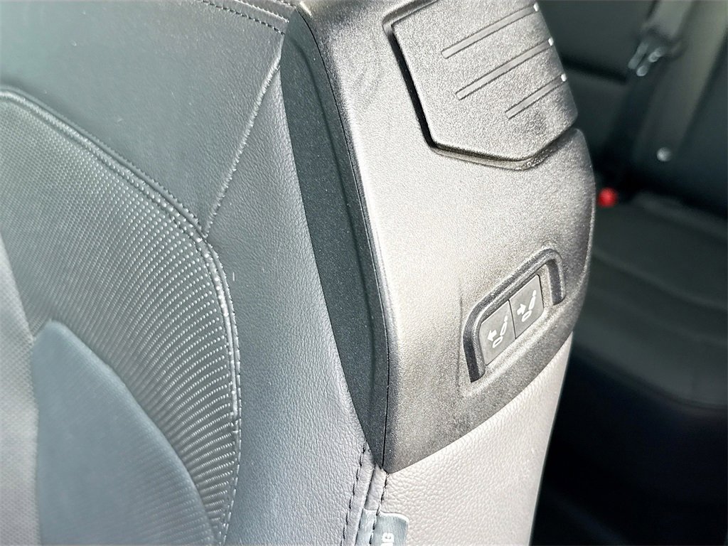 Used 2023 Land Rover Defender 90 SE image 29