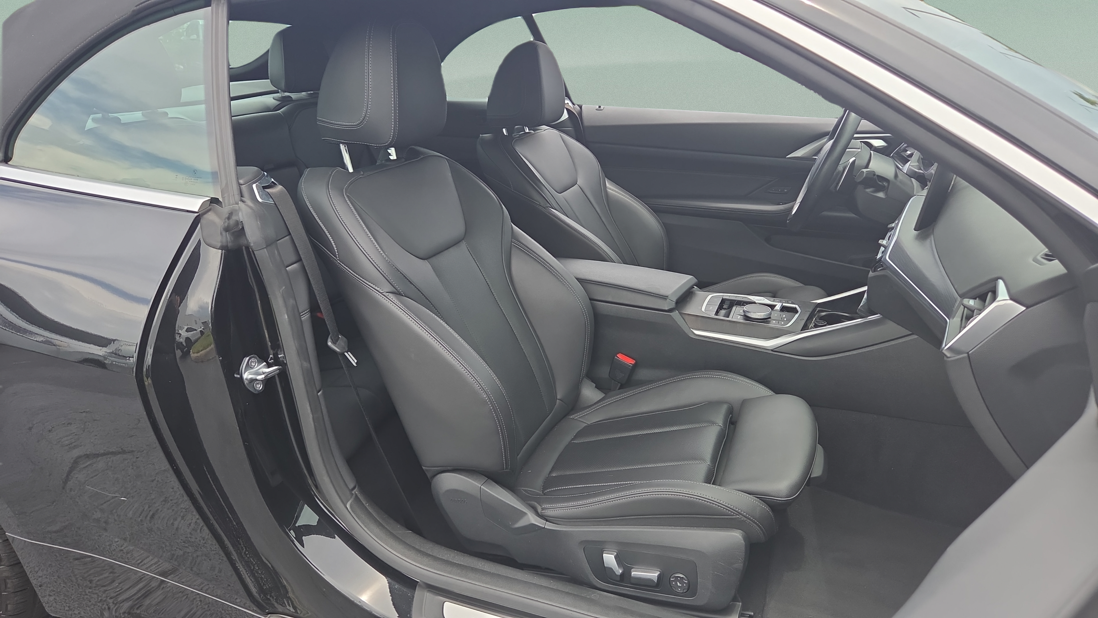 Used 2024 BMW 430i Convertible w/ Premium Package RWD image 15