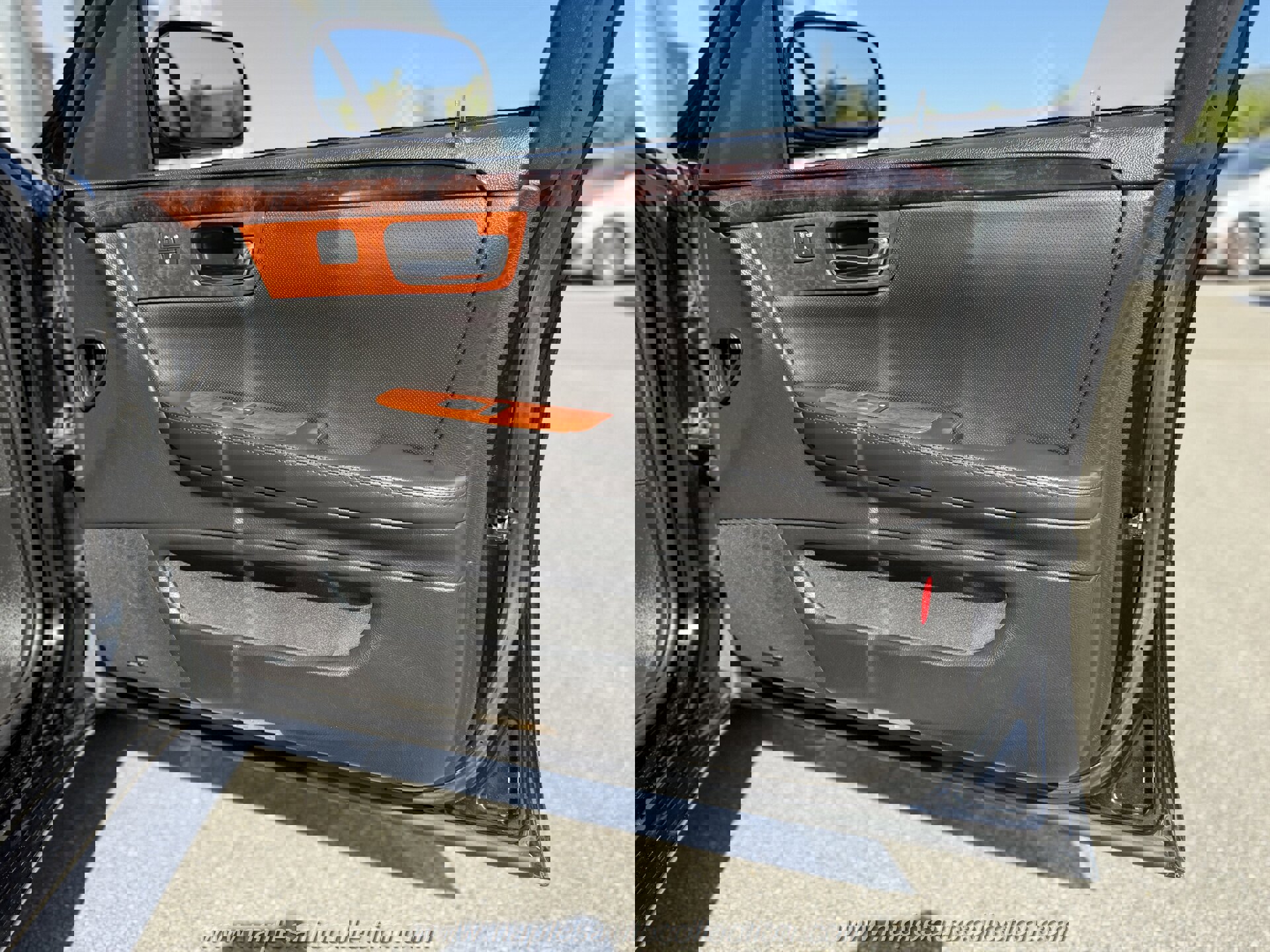 Used 2011 Cadillac DTS Premium image 32