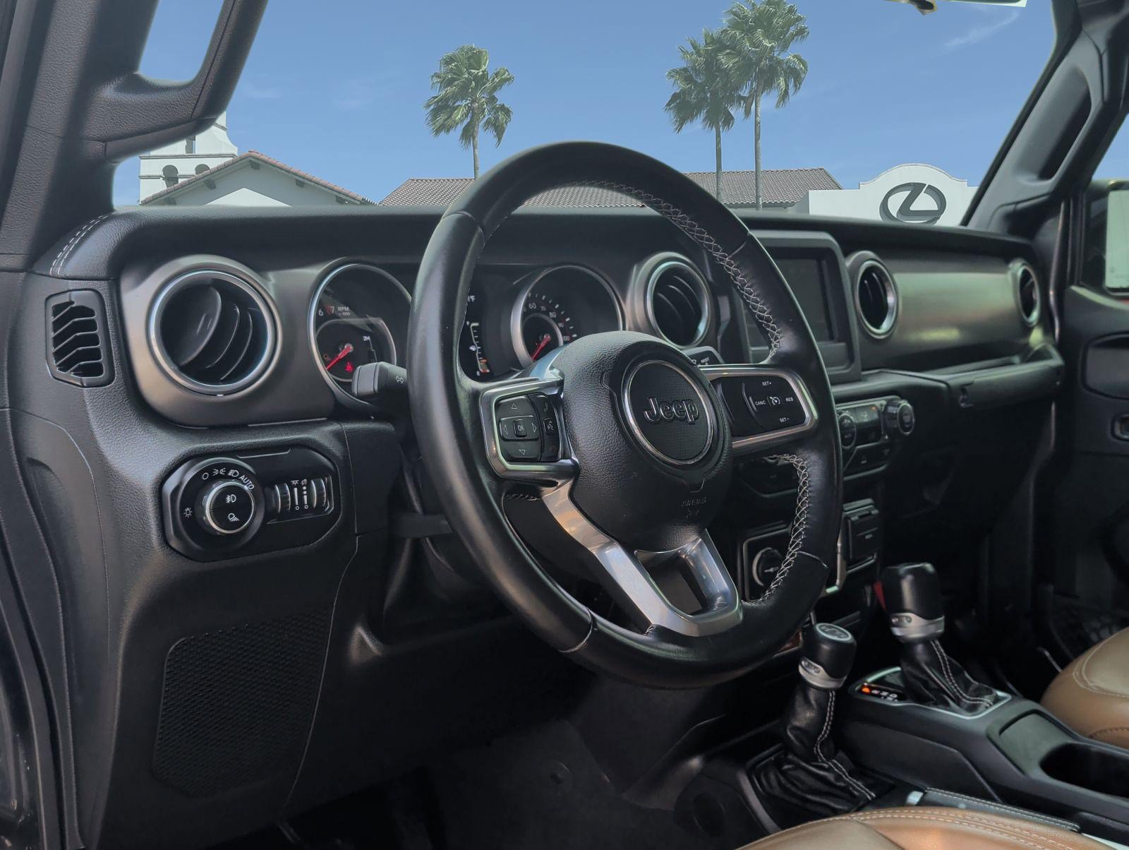 Used 2021 Jeep Gladiator Rubicon AWD/4WD image 11