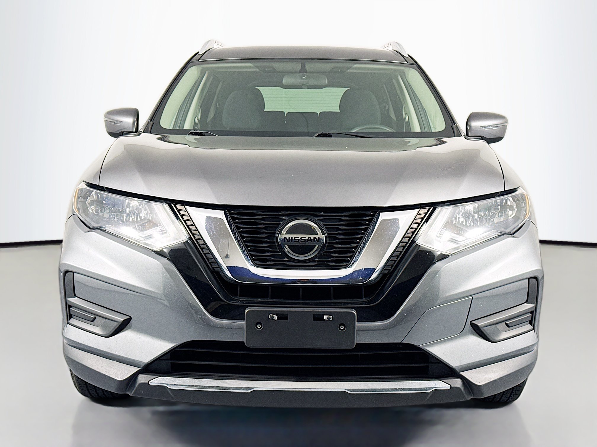 Used 2018 Nissan Rogue FWD image 2