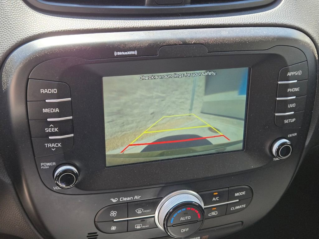 Used 2018 Kia Soul + image 11