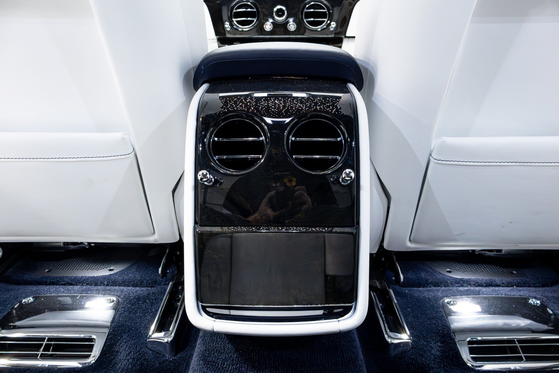 Used 2021 Rolls-Royce Phantom Sedan RWD image 40