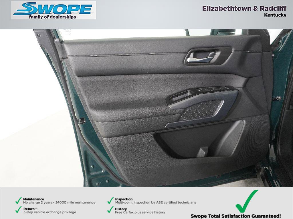 Used 2025 Nissan Pathfinder SL image 15