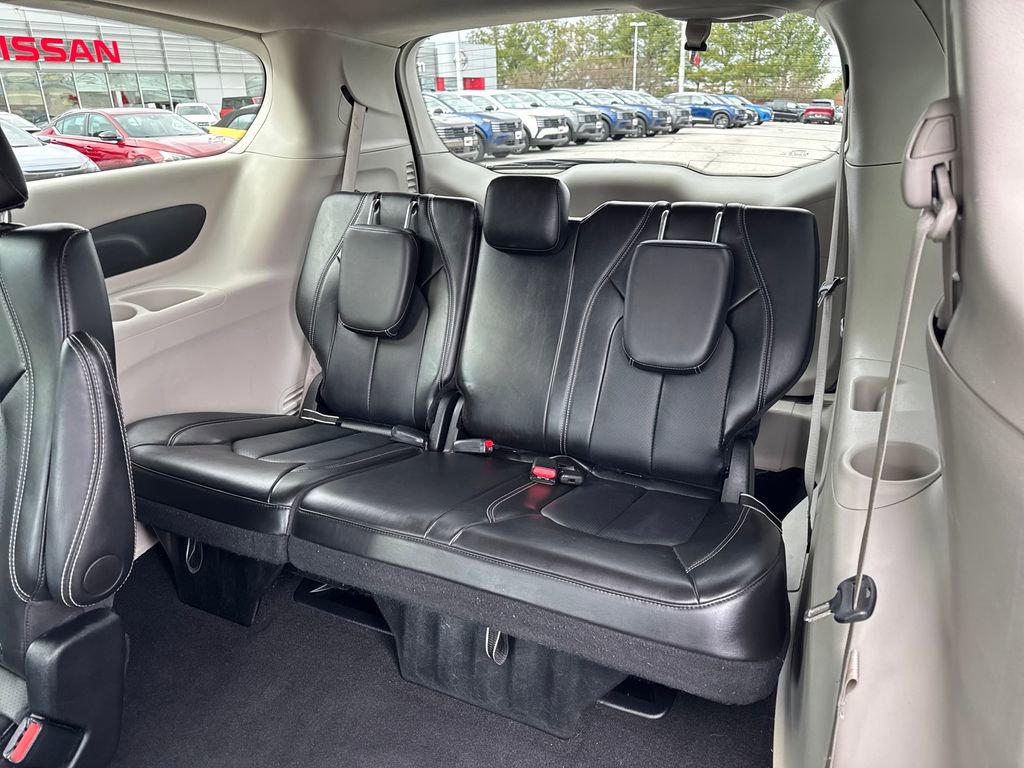 Used 2024 Chrysler Pacifica Touring-L FWD image 30