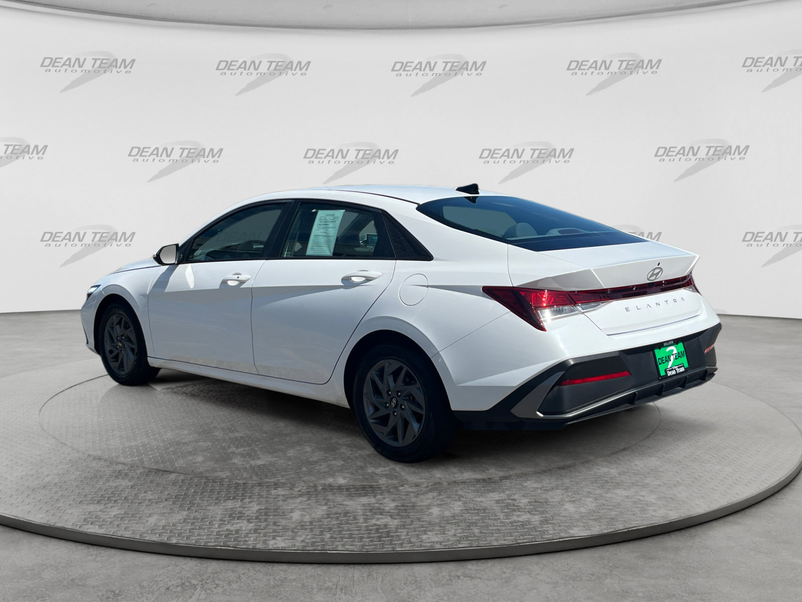 Used 2024 Hyundai Elantra SEL FWD image 6