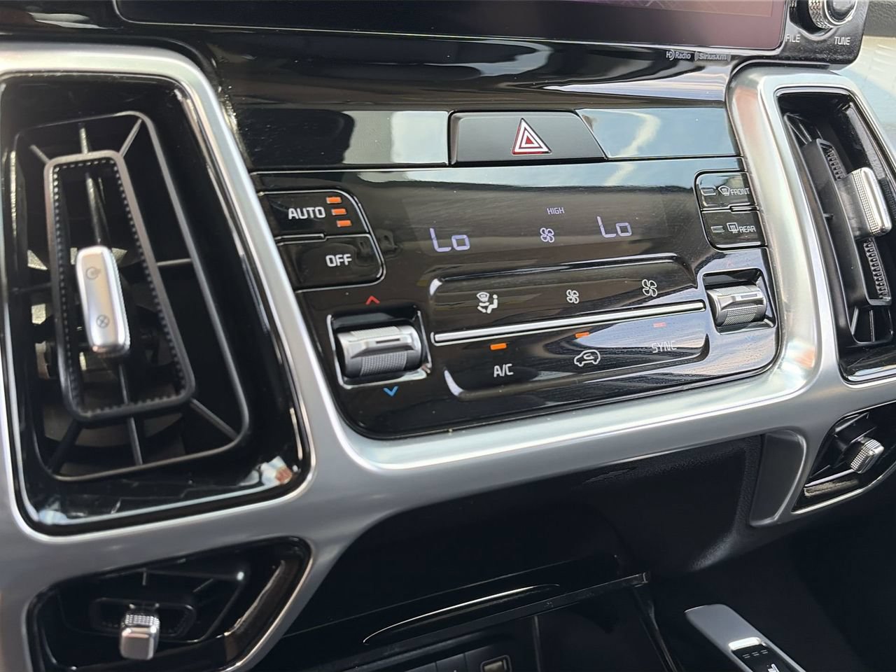 Used 2023 Kia Sorento SX FWD image 26