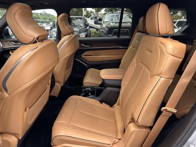Used 2024 Jeep Grand Cherokee L Summit AWD/4WD image 16
