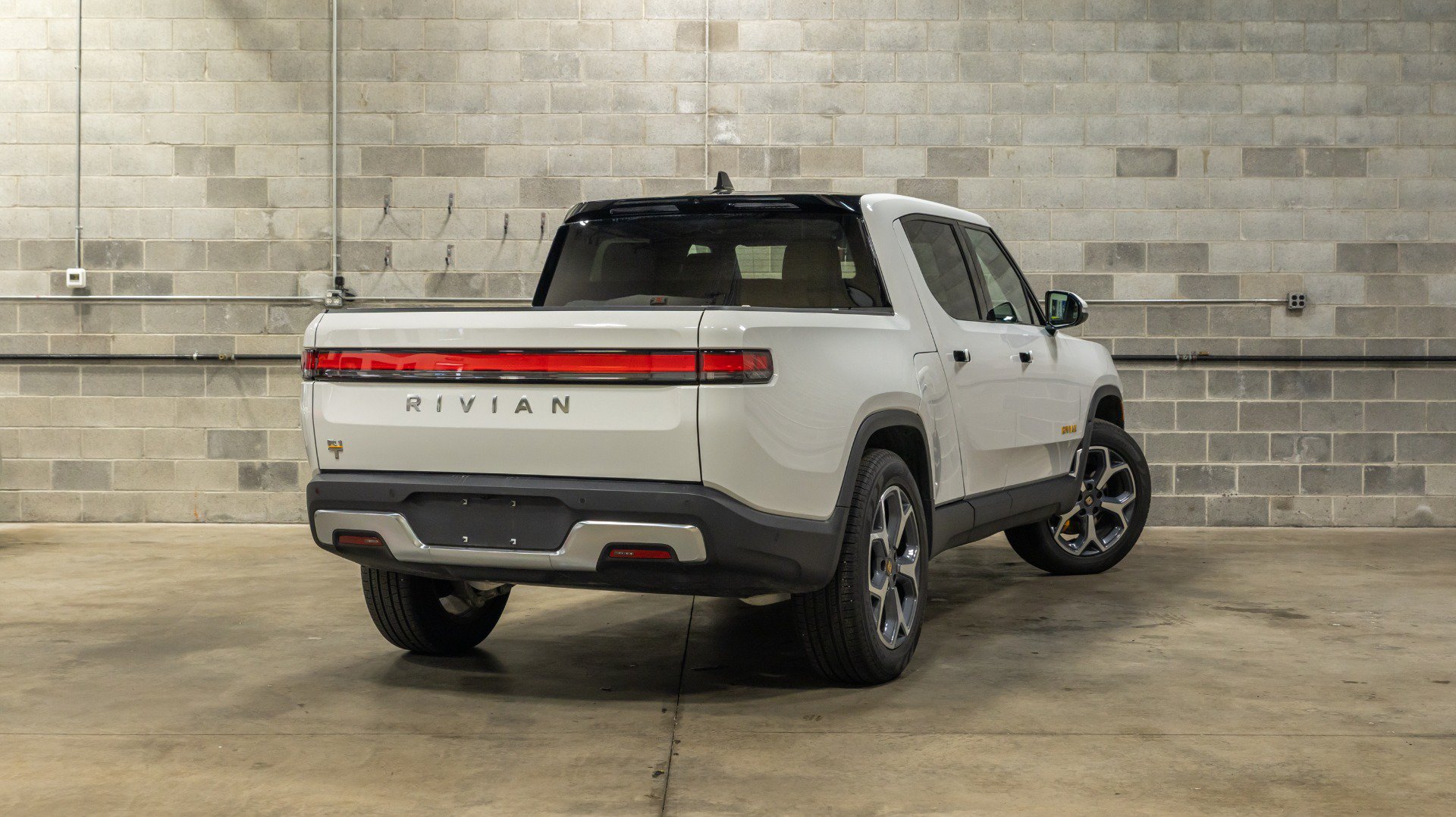 Used 2022 Rivian R1T Adventure AWD/4WD image 7