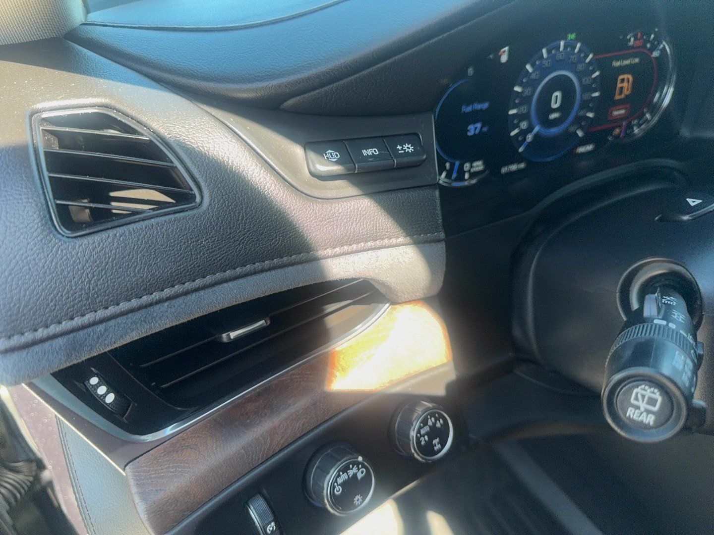Used 2016 Cadillac Escalade Luxury AWD/4WD image 27