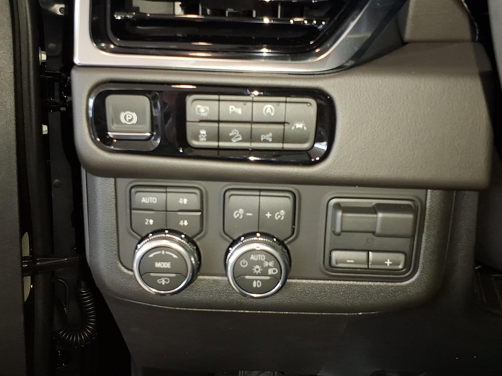 New 2026 GMC Yukon Denali AWD/4WD image 17