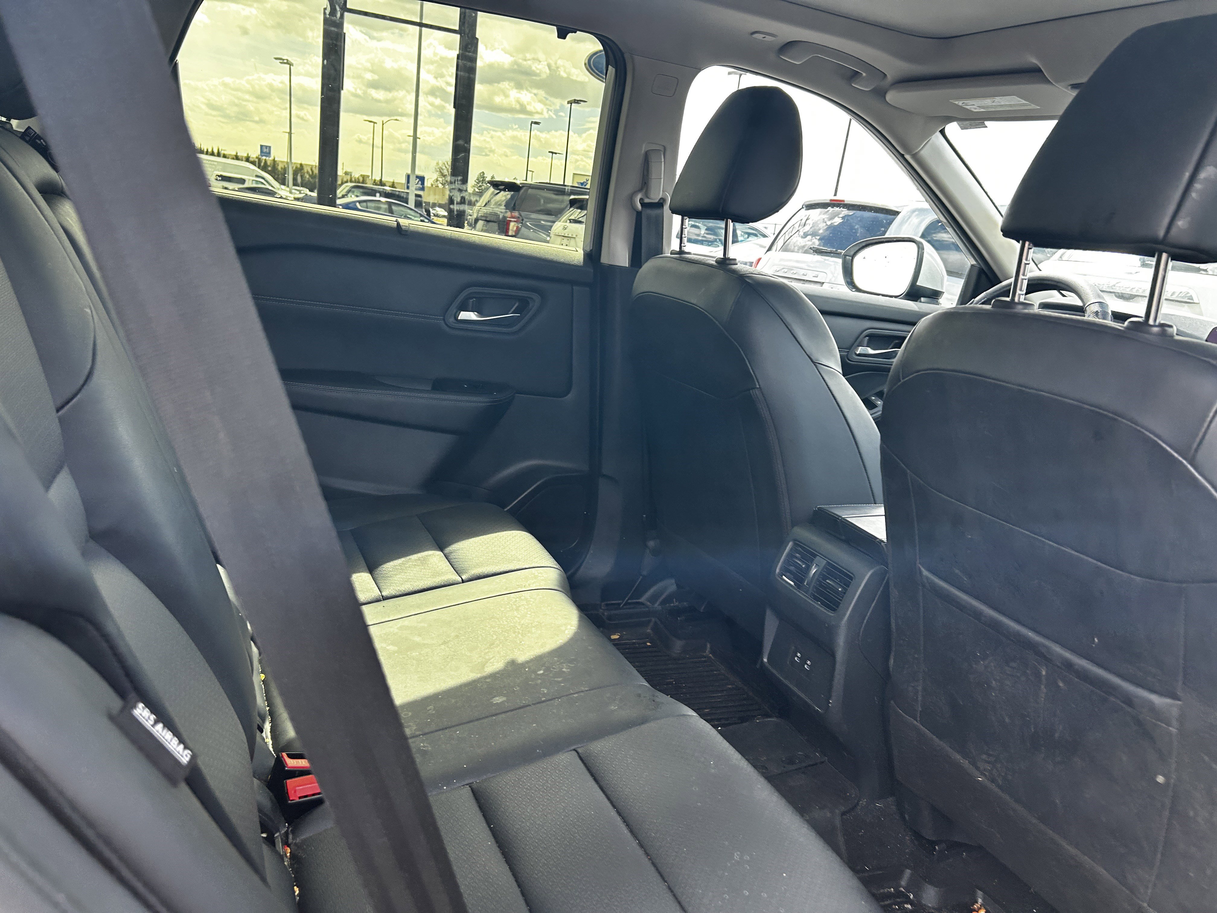 Used 2024 Nissan Rogue SV w/ SV Premium Package image 12