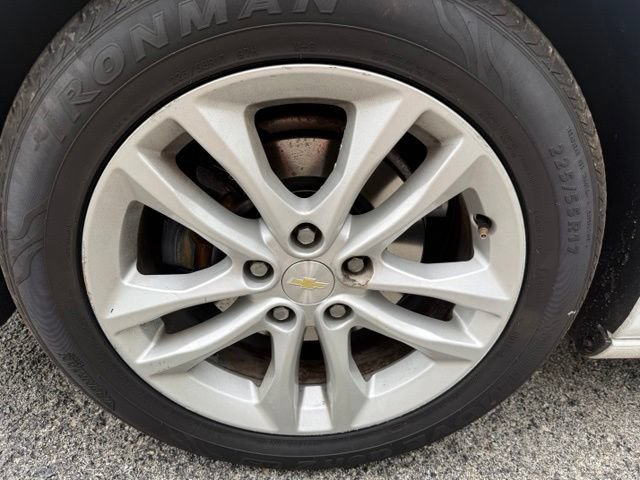 Used 2018 Chevrolet Malibu LT FWD image 12