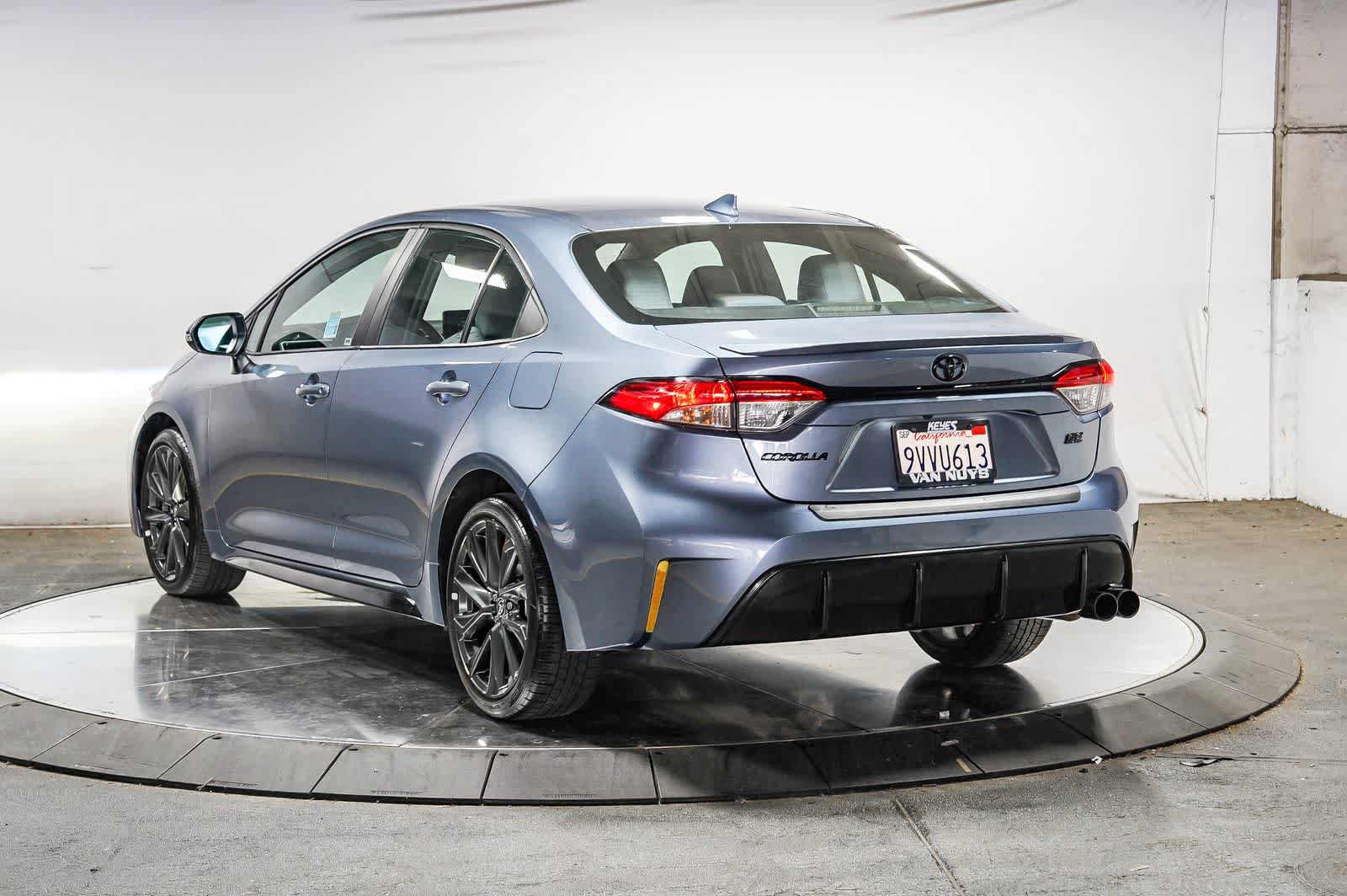 Used 2025 Toyota Corolla SE FWD image 2