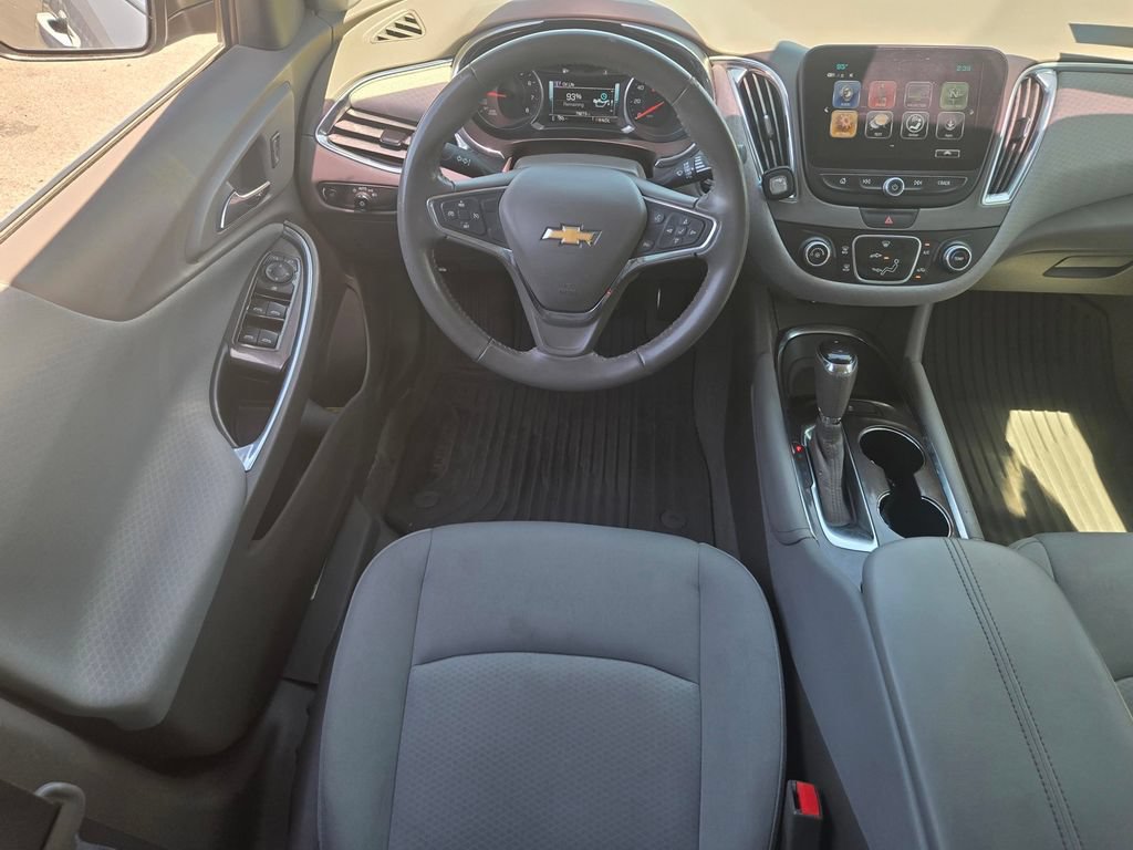 Used 2017 Chevrolet Malibu LT FWD image 9