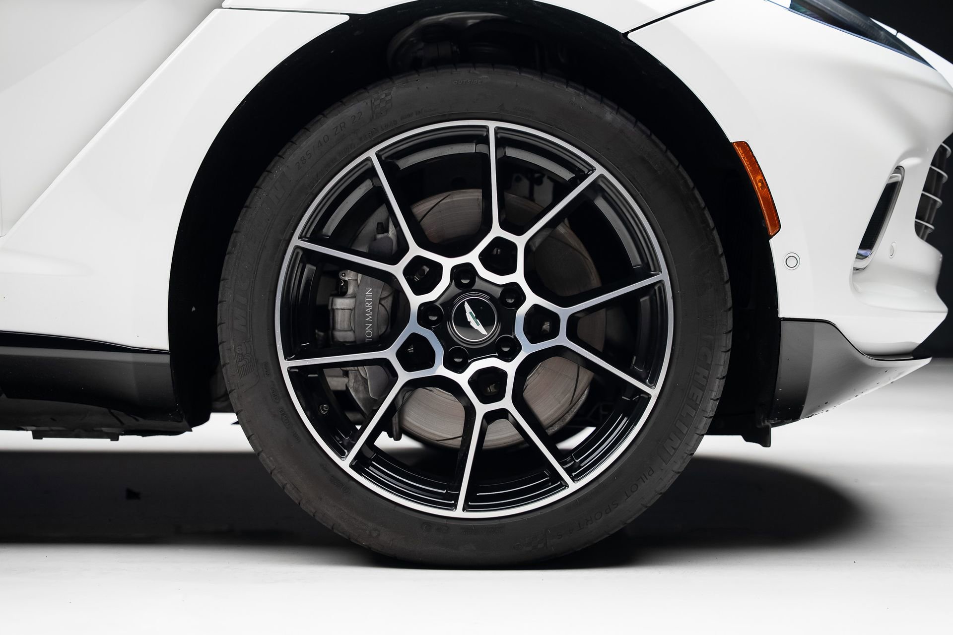 Used 2021 Aston Martin DBX AWD/4WD image 37