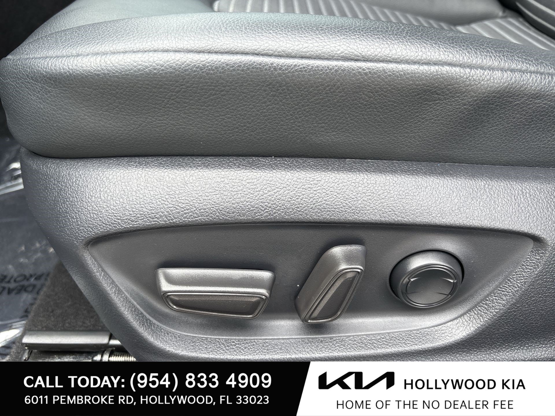 Used 2023 Toyota Camry SE FWD image 14