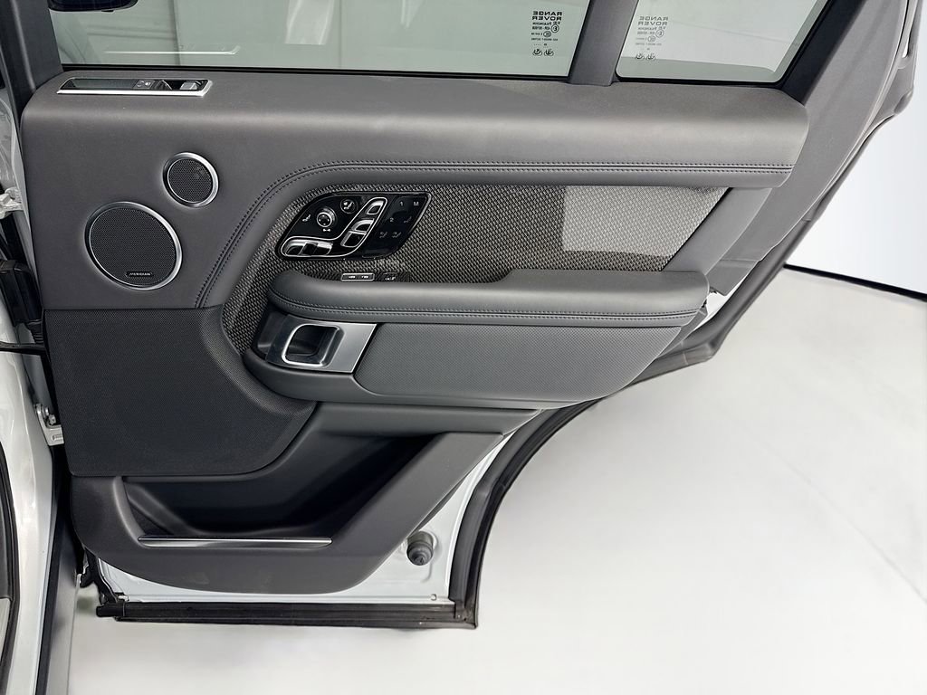 Used 2021 Land Rover Range Rover SV Autobiography Dynamic image 26