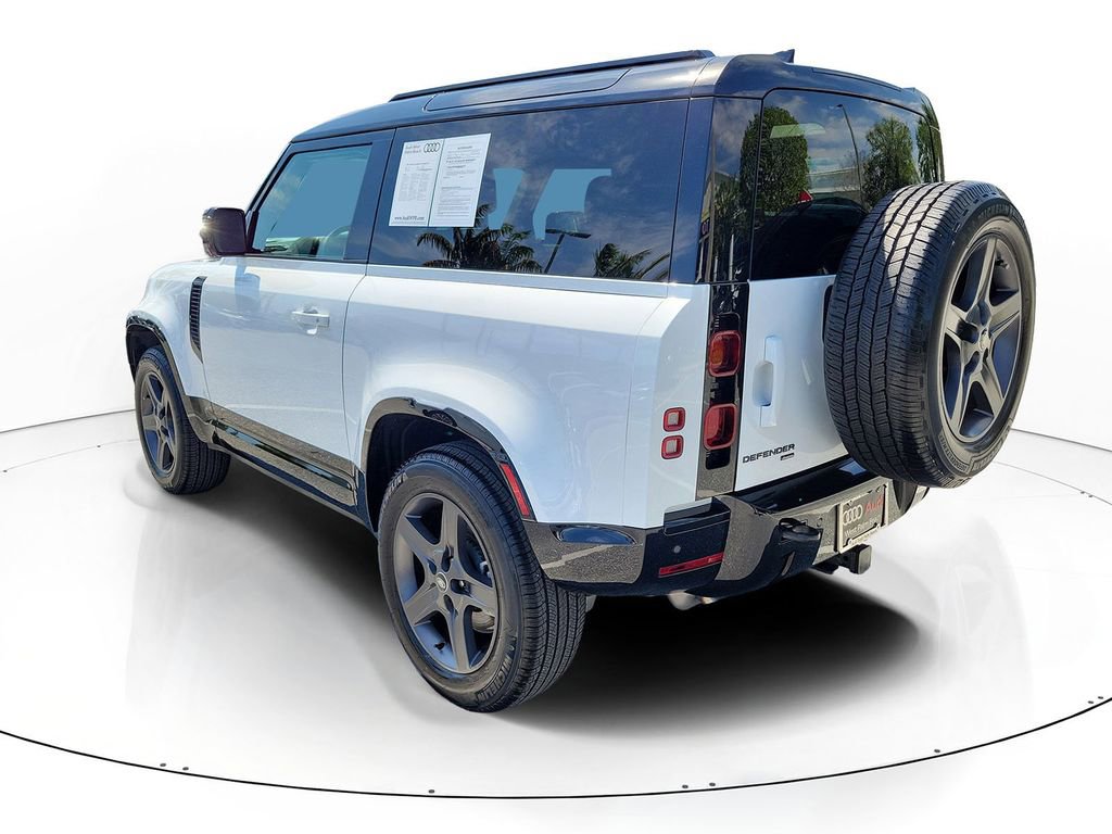 Used 2023 Land Rover Defender 90 X-Dynamic SE image 3