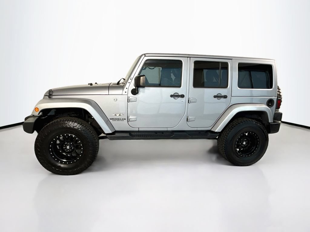 Used 2017 Jeep Wrangler Unlimited Sahara w/ Connectivity Group AWD/4WD image 8