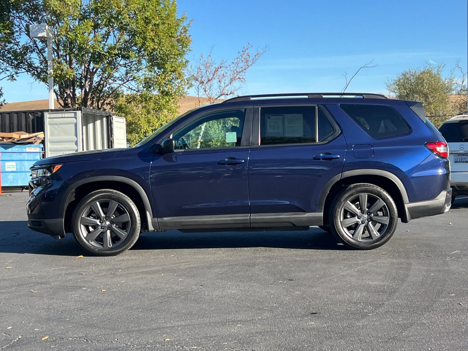 Certified 2025 Honda Pilot Sport image 3