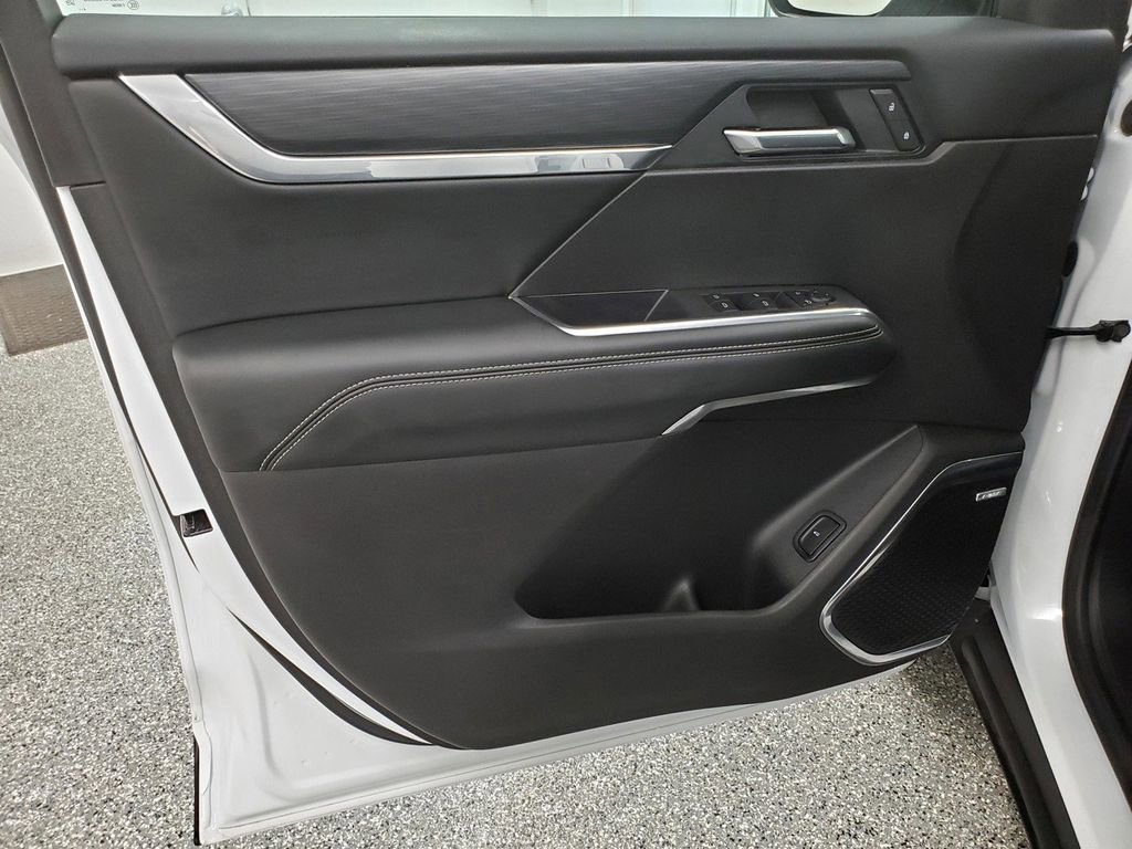 Used 2025 GMC Acadia Elevation image 12