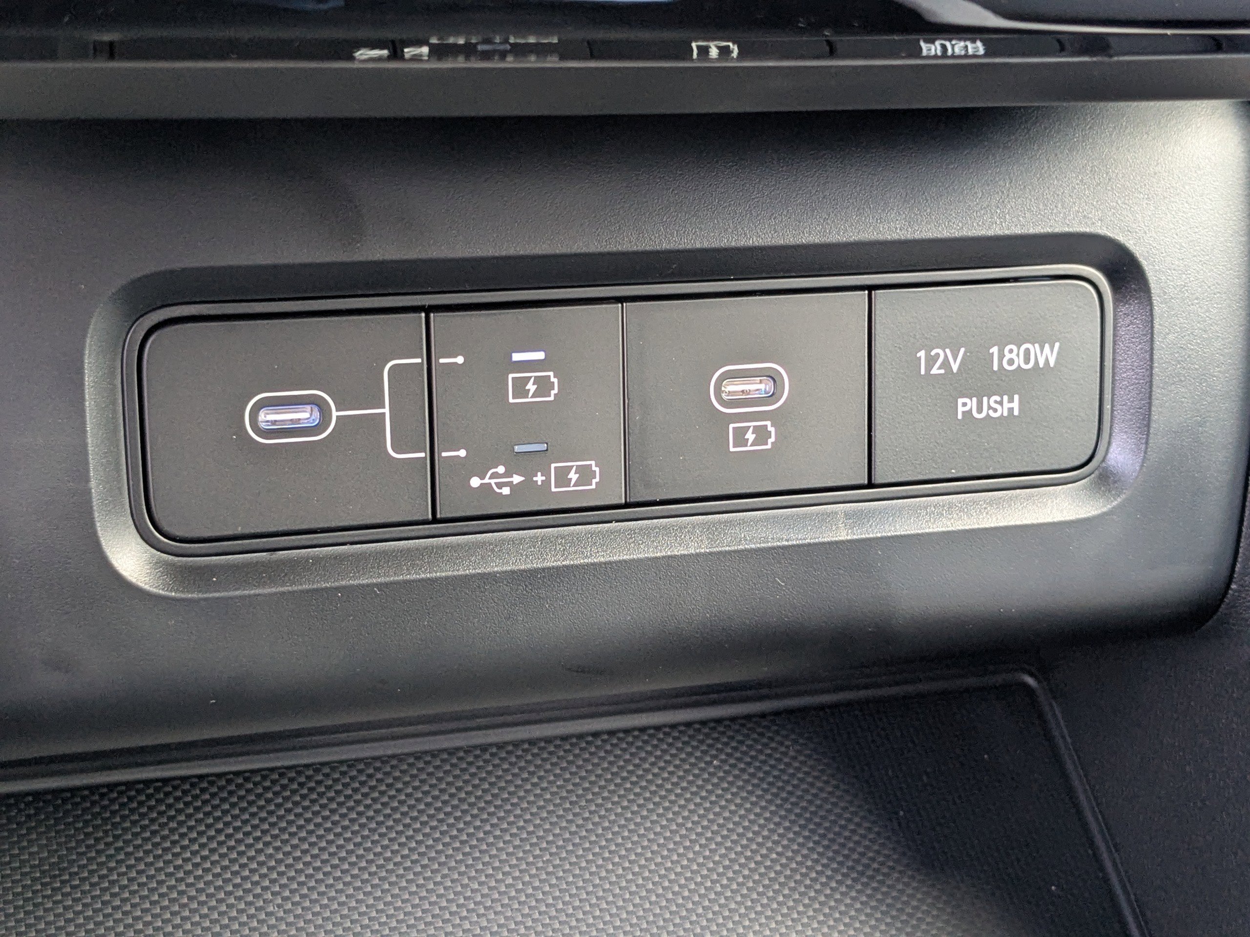 New 2026 Hyundai Tucson Limited image 32