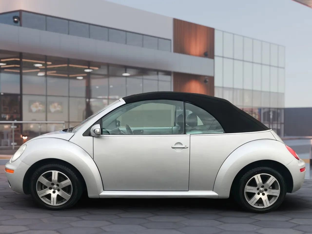 Used 2006 Volkswagen Beetle Convertible w/ Package 1 image 8