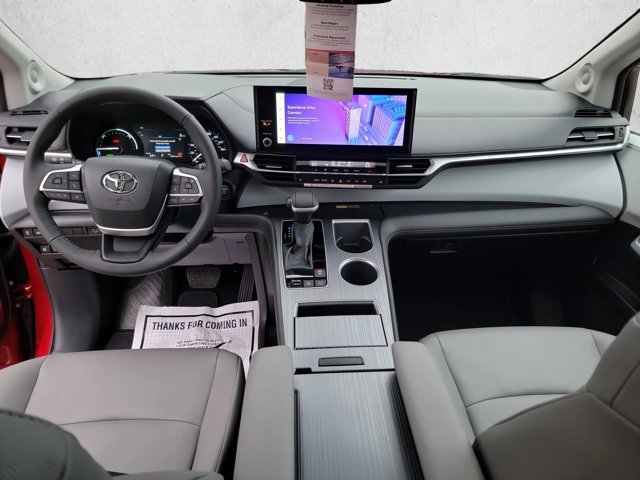 Used 2026 Toyota Sienna XLE FWD image 20
