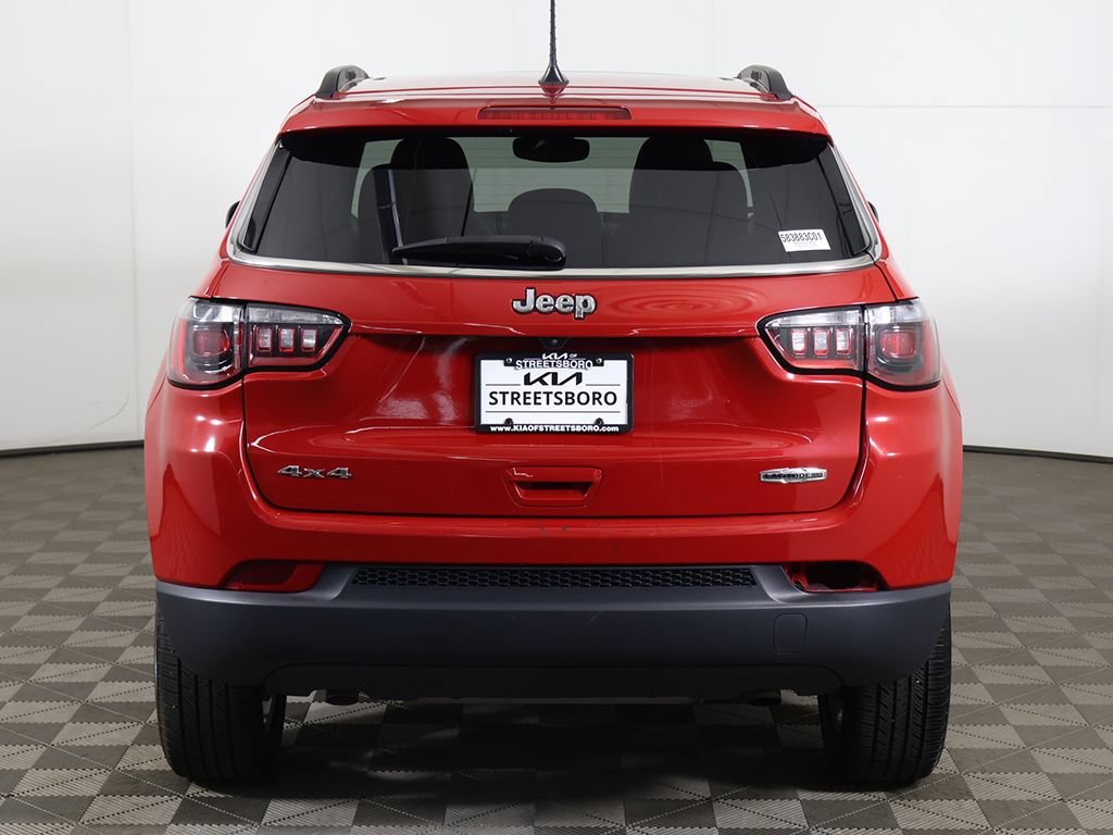 Used 2024 Jeep Compass Latitude w/ Sun and Sound Group AWD/4WD image 12