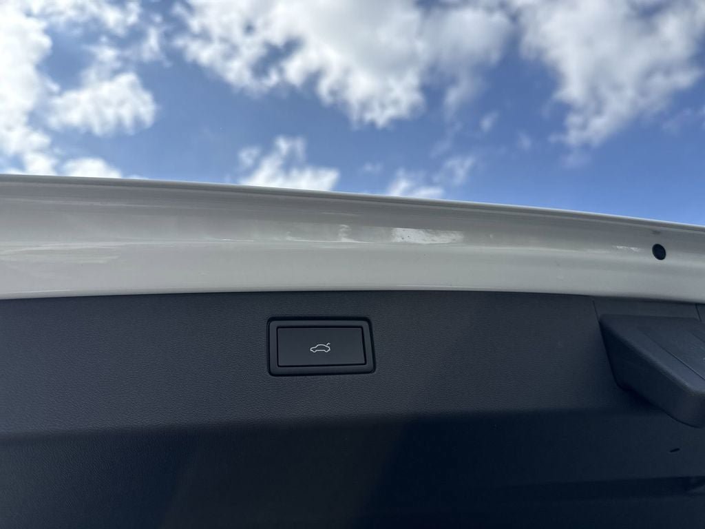 New 2026 Volkswagen Tiguan SEL R-Line AWD/4WD image 45