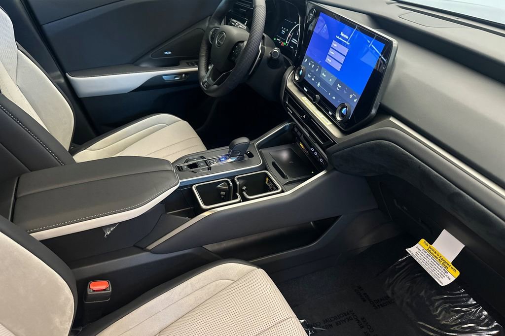 New 2026 Lexus TX 500h AWD image 17