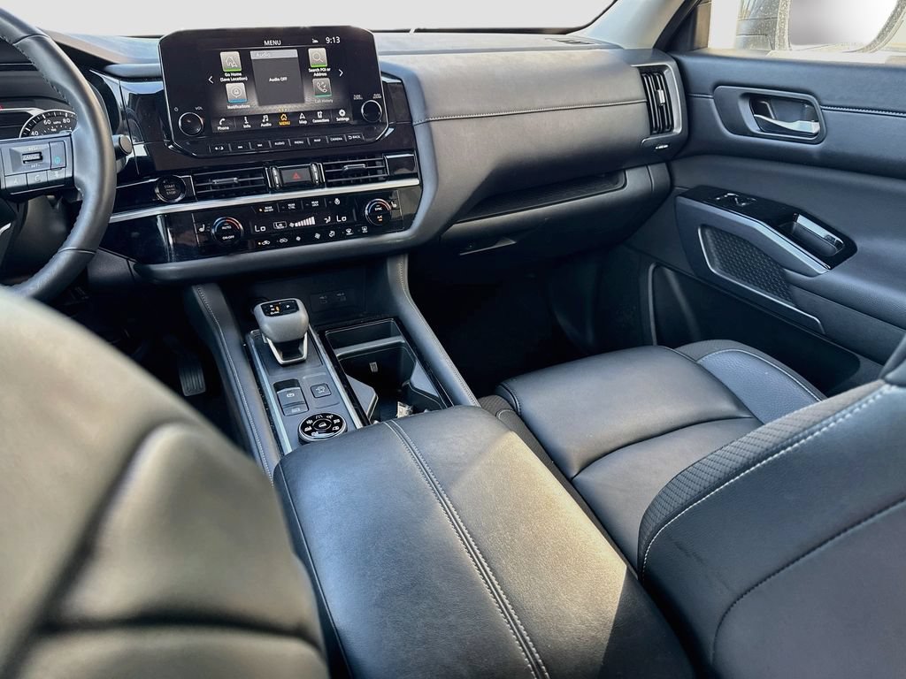 Used 2025 Nissan Pathfinder SL AWD/4WD image 25