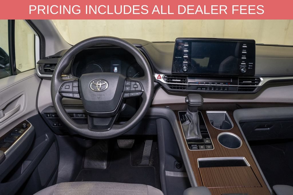 Used 2024 Toyota Sienna LE FWD image 6