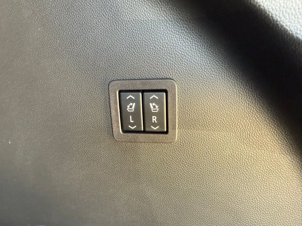 Used 2022 Buick Enclave Avenir w/ Avenir Technology Package image 27