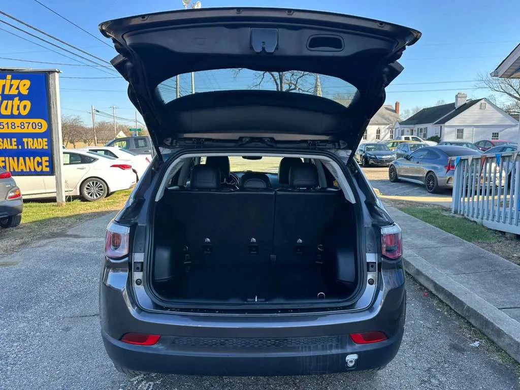 Used 2018 Jeep Compass Latitude image 10