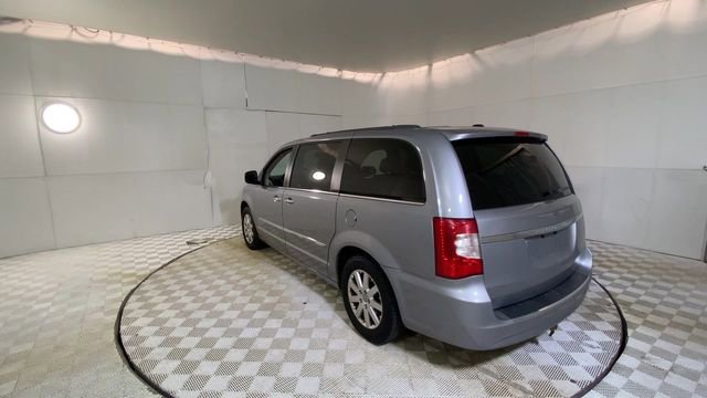 Used 2014 Chrysler Town & Country Touring w/ Driver Convenience Group image 9