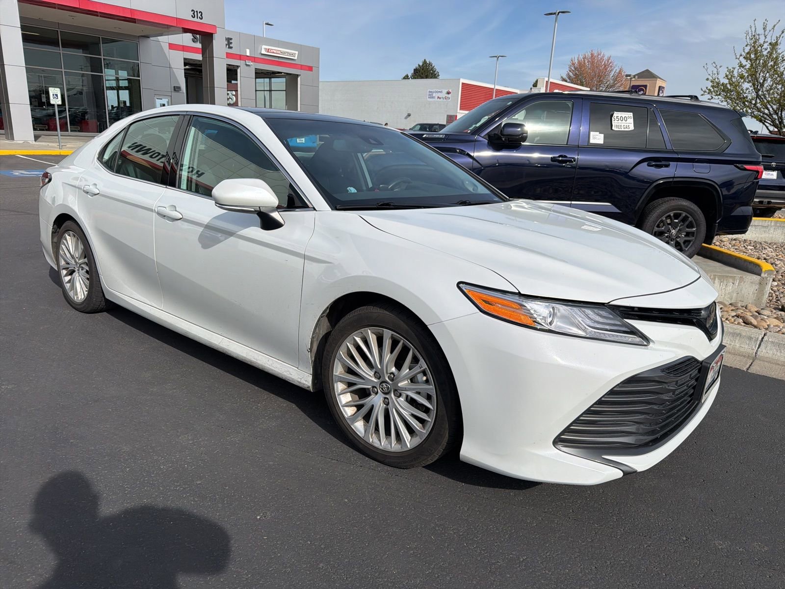 Used 2019 Toyota Camry XLE w/ Navigation Package image 1