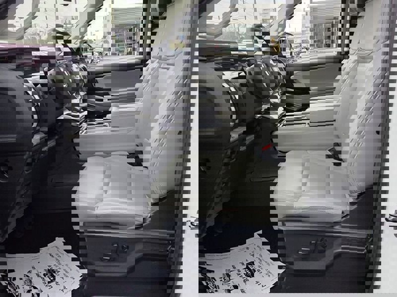 Used 2025 Ford Expedition Active image 6