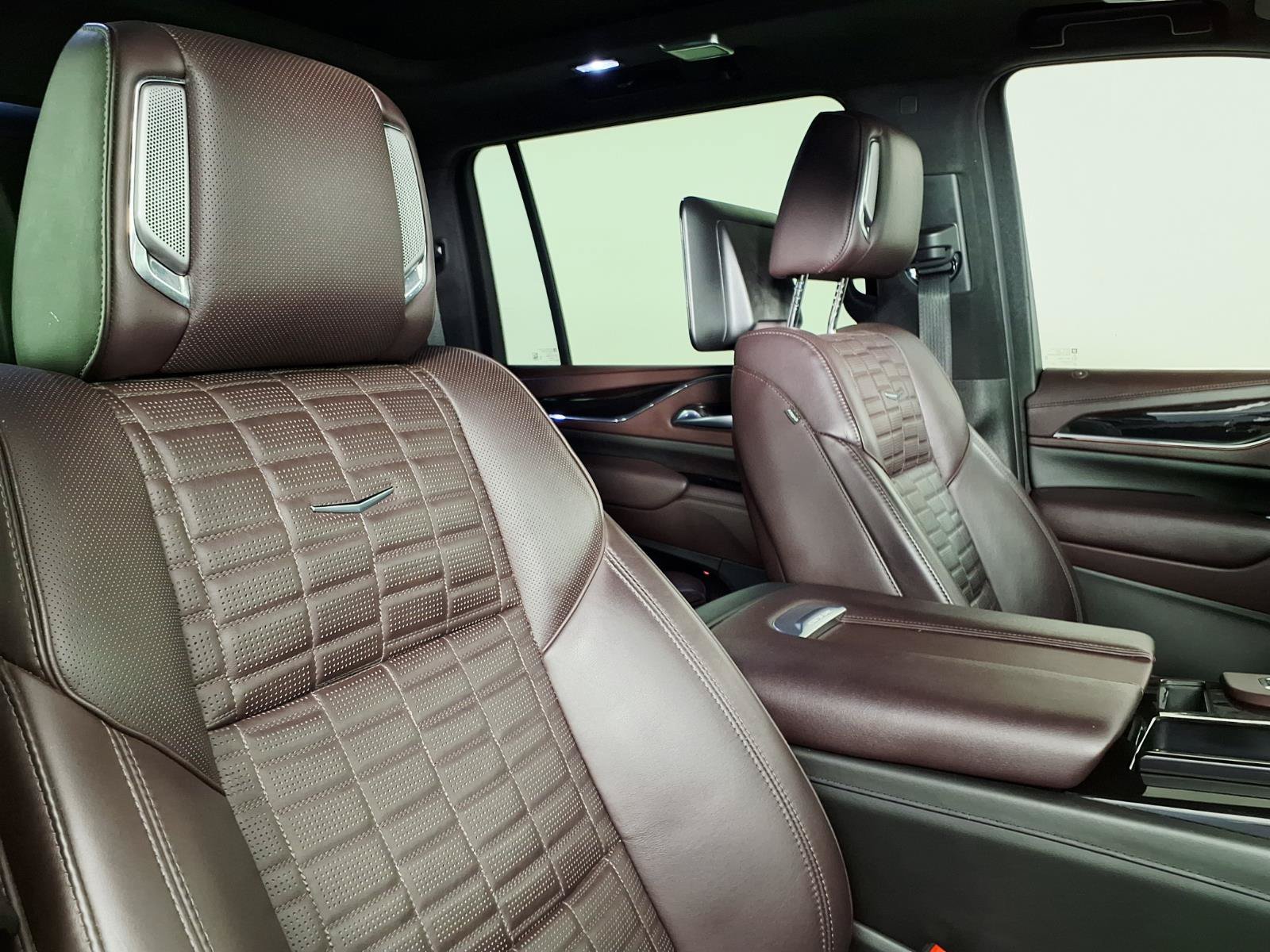 Certified 2024 Cadillac Escalade ESV Sport Platinum w/ LPO, ONYX Package AWD/4WD image 11