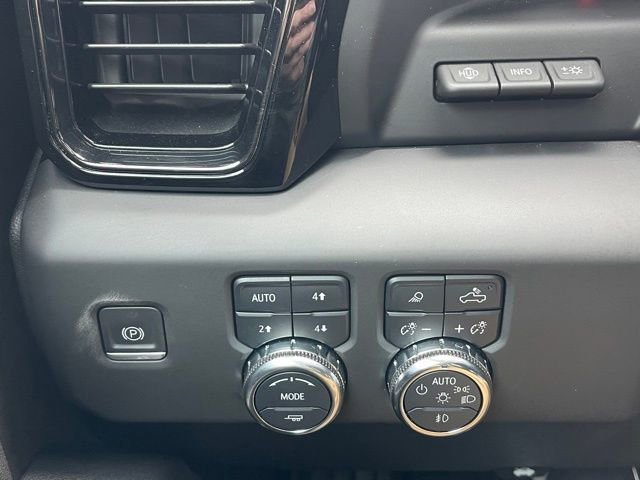 Used 2024 GMC Sierra 1500 AT4 w/ Technology Package AWD/4WD image 18
