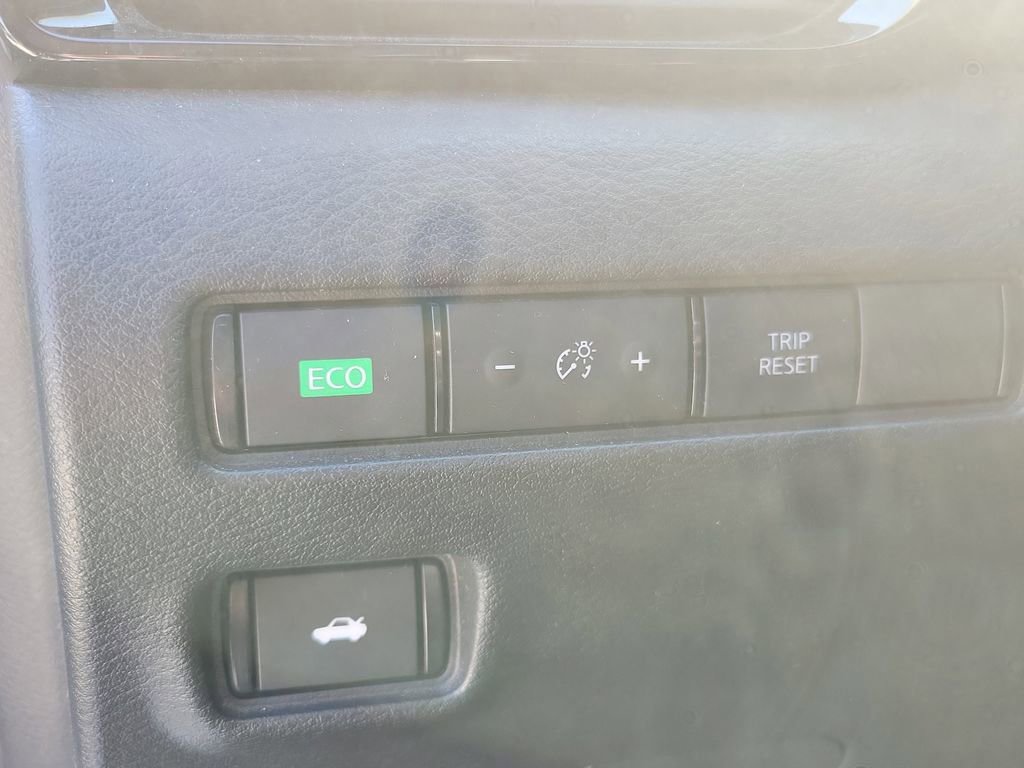 Used 2022 Nissan Sentra SR w/ Trunk Package image 17