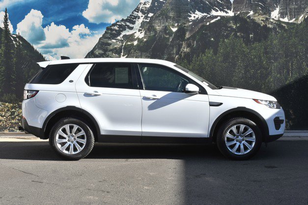 Used 2018 Land Rover Discovery Sport SE image 2